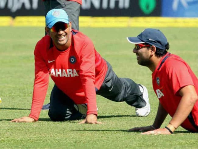 योगराज सिंह के आरोपों के बाद आज पहली बार मिलेंगे युवी-धौनी