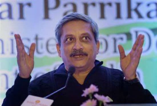रक्षा कंपनियों को निजीकरण नहीं बल्कि आधुनिकीकरण होगा: रक्षा मंत्री