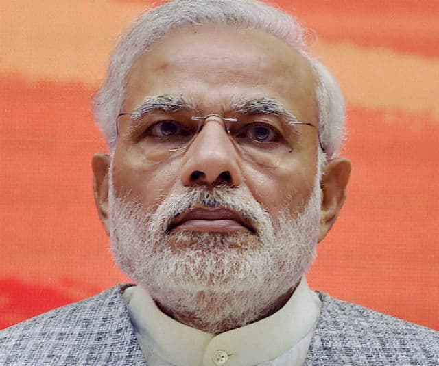 नरेंद्र मोदी मोदी स्टाइल : घर में चाय पर चर्चा, विदेश में बोट पर चर्चा