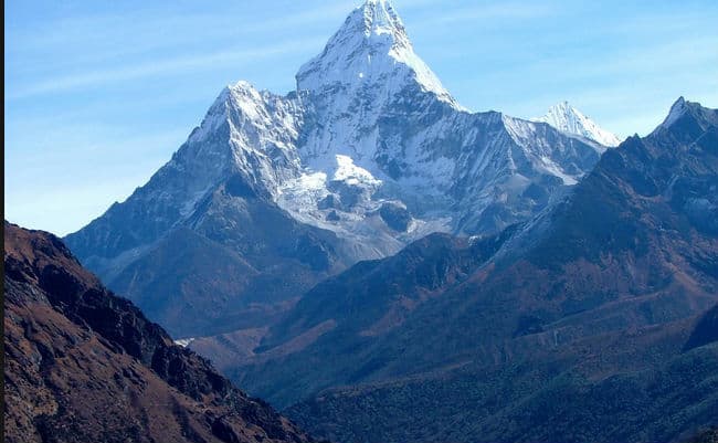 माउंट एवरेस्ट के नीचे सुरंग बनाएगा चीन, नेपाल-तिब्‍बत रेलमार्ग बनाने की योजना