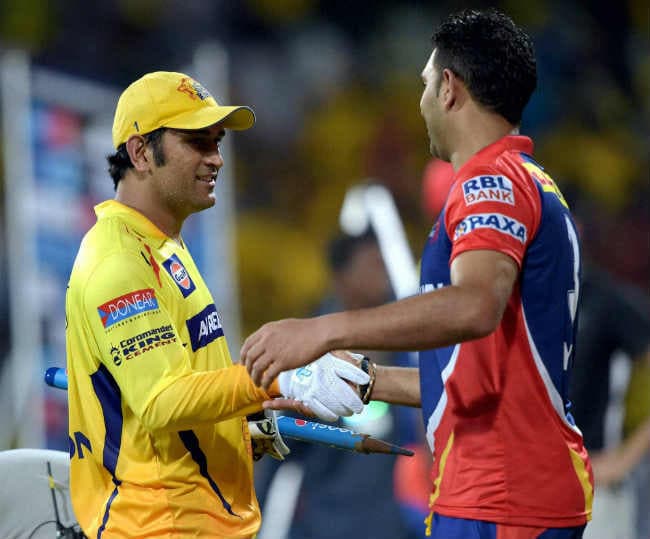 जानें, आखिर क्यों युवी ने दी धौनी को मैदान पर बधाई