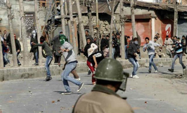 कश्मीरी पंडितों के मुद्दे पर श्रीनगर में विरोध-प्रदर्शन, अलगाववादी नेता यासीन मलिक अरेस्ट