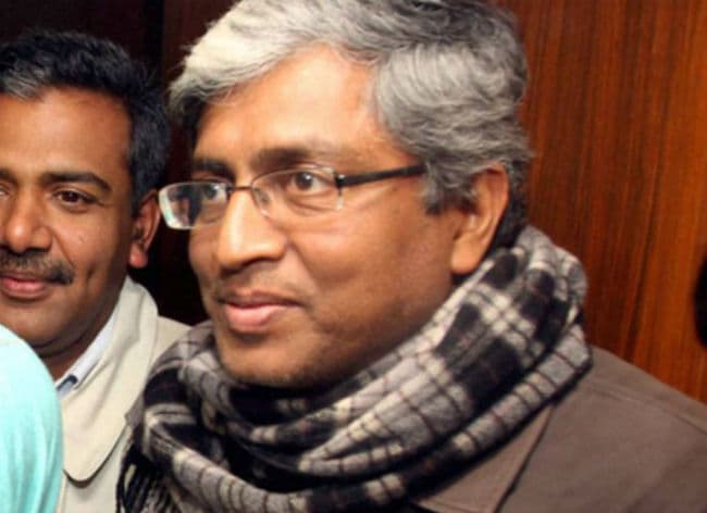 आशुतोष ने की योगेंद्र यादव और प्रशांत भूषण की आलोचना