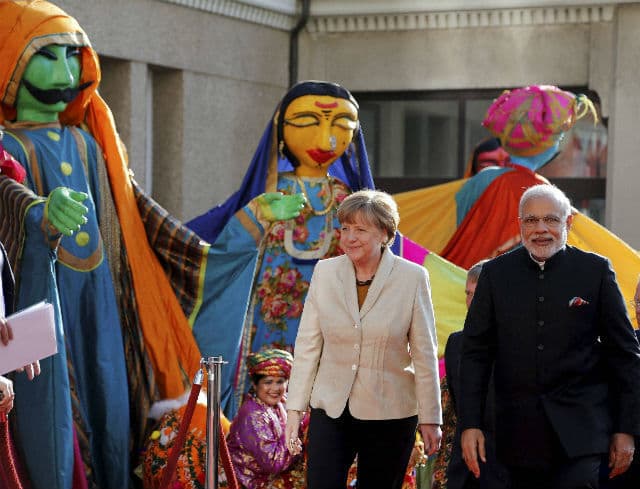 जर्मनी में पीएम नरेंद्र मोदी ने निवेशकों को थ्री डी का नारा देकर लुभाया