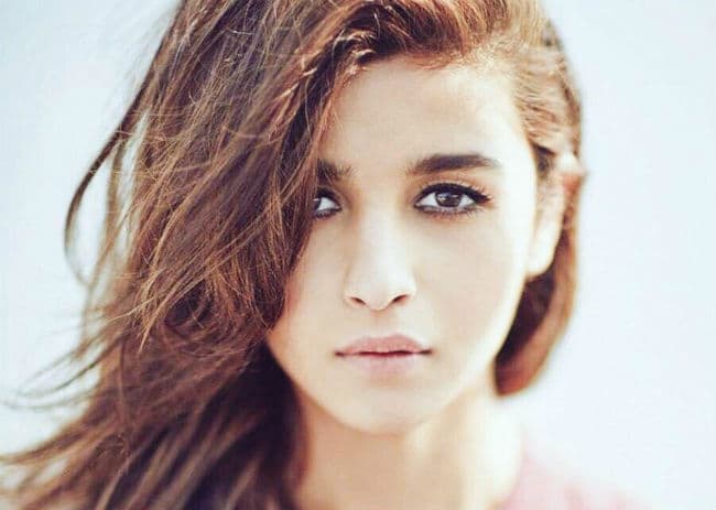 ''Miss Vogue'' मैगजीन की कवर पेज में छाई आलिया ने दिये ''समर टिप्‍स'', वीडियो