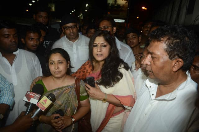 रूपा गांगुली का आरोप, तृणमूल के पुरुष व महिला कार्यकर्ताओं ने की मारपीट, तसवीरों में देखिए रूपा की तीखी प्रतिक्रिया...