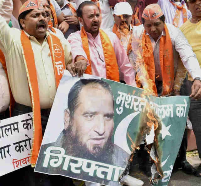 गिलानी और मसरत समेत पांच अलगाववादी नेता नजरबंद