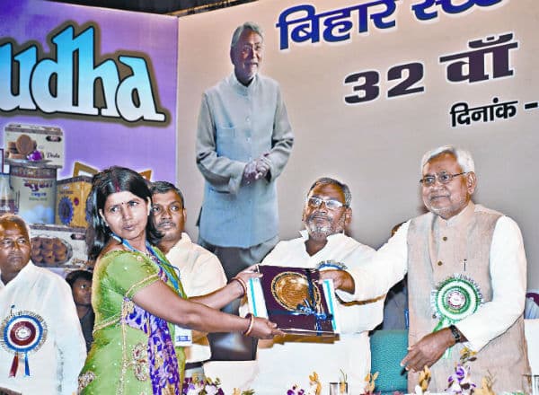 नीतीश ने कहा, शाह बताएं, हमने किसे दे दी जमीन