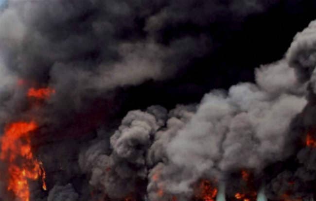 यमन में हवाई हमले, झडप में कम से कम 76 लोगों की मौत