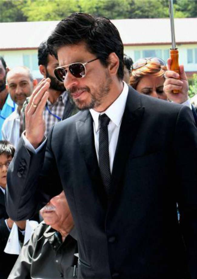 बेहतरीन प्रदर्शन के लिए ''ASIAN AWARD'' से सम्मानित हुए किंग खान...