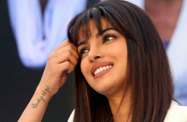 प्रियंका-दीपिका के बीच पक रही ''खिचड़ी''