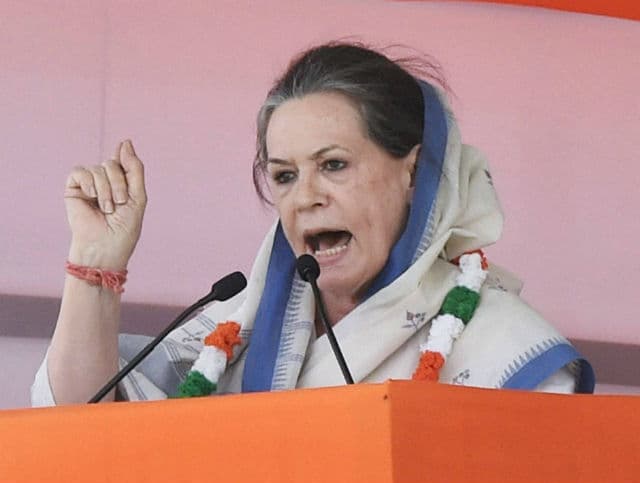 सोनिया ने किसान महारैली को किया संबोधित, मोदी को बताया ''गरीब विरोधी''