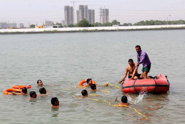 भूमध्यसागर में नौका डूबी, 700 लोगों के मरने की आशंका