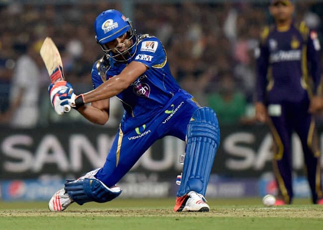 मुंबई इंडियंस के कप्तान रोहित शर्मा पर लगा 12 लाख का जुर्माना