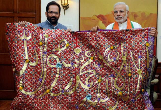 ख्‍वाजा साहब की मजार पर प्रधानमंत्री मोदी की ओर से चादर चढ़ाई गई