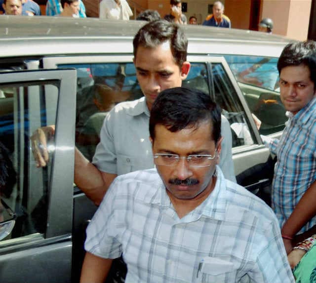 रैली के दौरान किसान ने की खुदकुशी, निशाने पर आए अरविंद केजरीवाल