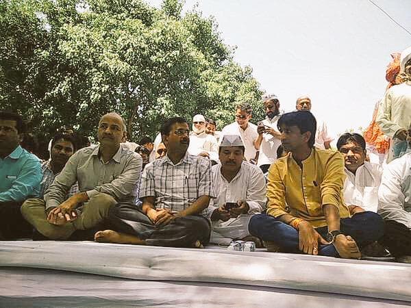 आज ''आप'' नेता जायेंगे गजेंद्र सिंह के गांव, मजिस्ट्रेट ने पुलिस को दिया डेडलाइन