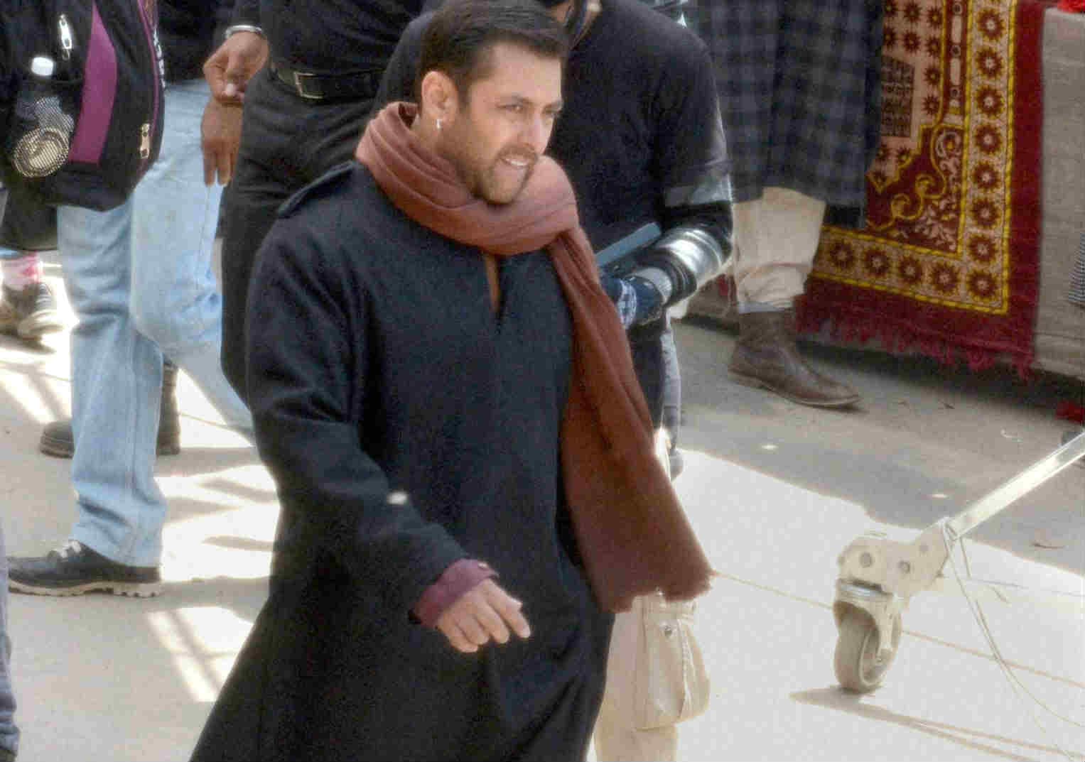 ...तो ऐसे कश्‍मीर के लोगों का हौसला बढ़ा रहे हैं ''दबंग'' सलमान, वीडियो