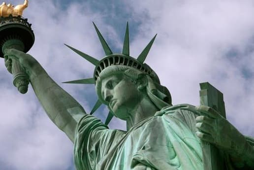 संदिग्ध पैकेट के चलते स्टेचू ऑफ लिबर्टी को खाली कराया गया