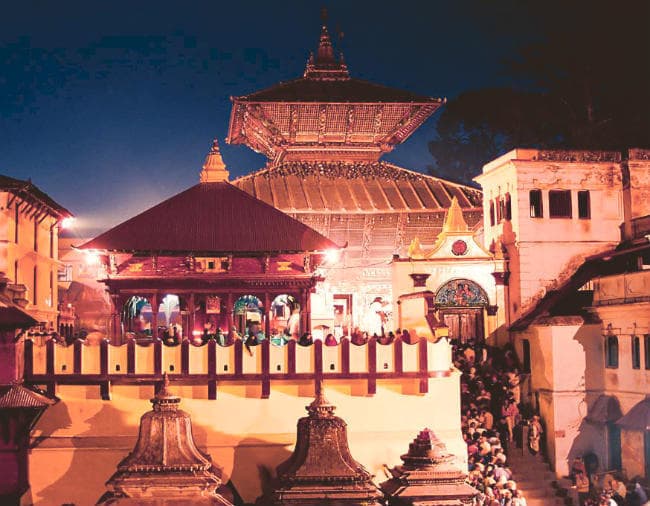 नेपाल : इतने भयावह भूकंप में भी पशुपतिनाथ मंदिर रहा पूरी तरह सुरक्षित