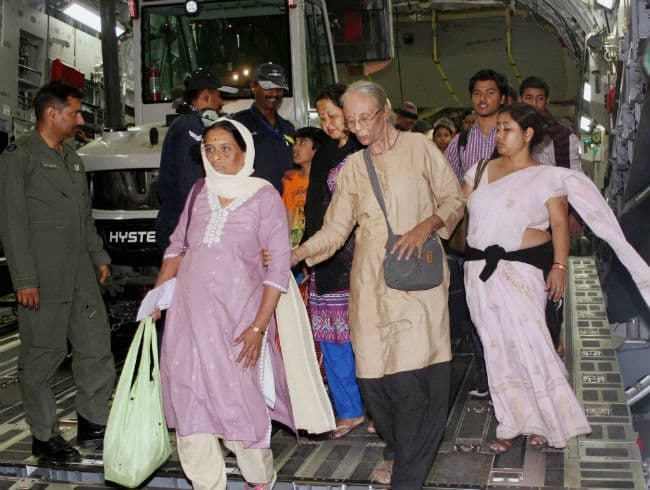 नेपाल के अंतरराष्ट्रीय हवाई अड्डे पर अफरा-तफरी की स्थिति, 2,500 भारतीयों को सुरक्षित लाया गया