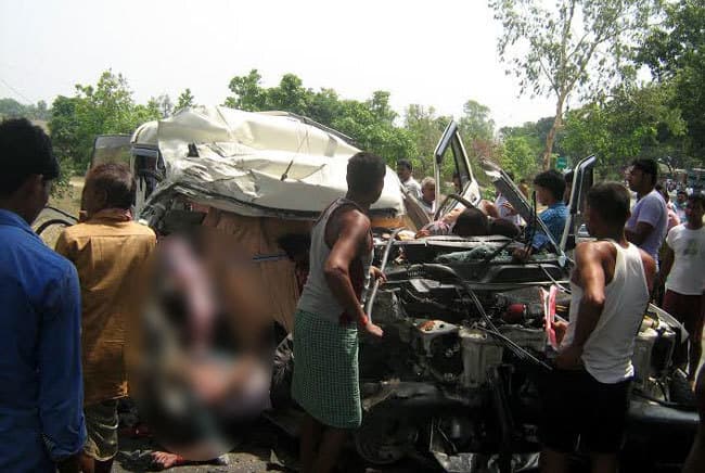 झारखंडः ट्रक-स्कॉर्पियो की टक्कर में 11 बारातियों की मौके पर ही मौत