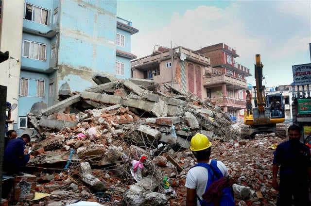 नेपाल के विनाशकारी भूकंप में 1,60,786 मकान नष्ट, 7000 से अधिक लोगों की जान गयी