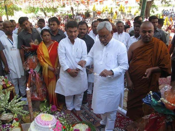 बुद्ध पूर्णिमा के अवसर पर मुख्यमंत्री नीतीश कुमार महाबोधि मंदिर पहुंचे, भाजपा कार्यकर्ताओं ने दिखाया काला झंडा