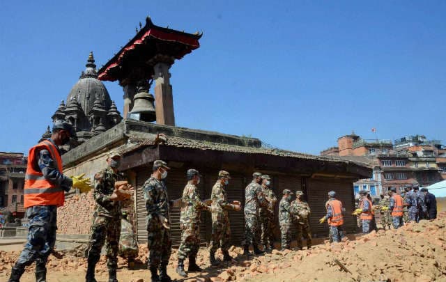 नेपाल ने विदेशी बचाव टीमों से वापस जाने को कहा, मृतकों की संख्या 7,365