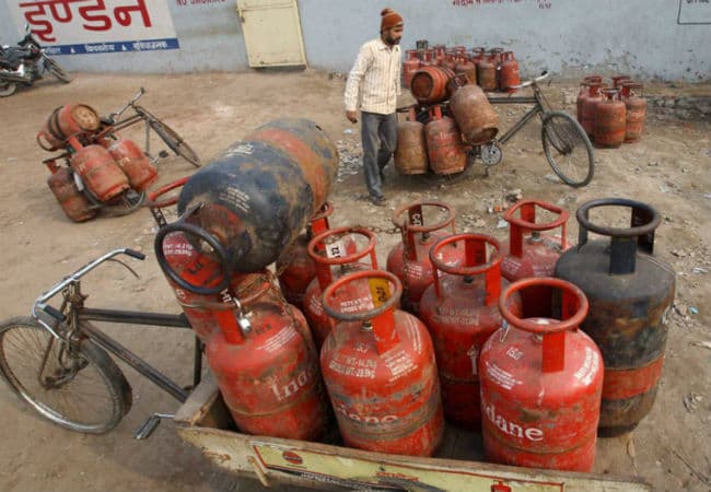 LPG सब्सिडी पर नहीं लगेगा Income Tax : वित्त मंत्रालय
