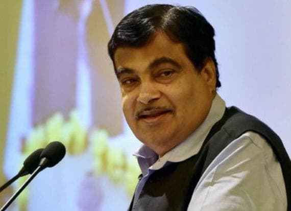 मूत्र से पौधों को सींचते हैं गडकरी, सोशल मीडिया पर खूब ली जा रही चुटकी