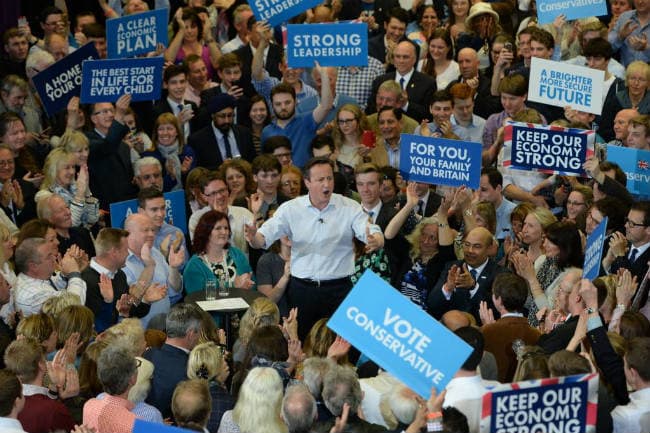 ब्रिटिश पीएम डेविड कैमरून ने भारतवंशियों को ''फिर एक बार कैमरून सरकार'' के नारे से लुभाया