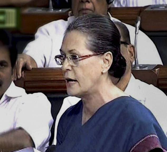 लोकसभा में सोनिया गांधी का नरेंद्र मोदी सरकार पर वार, बोलीं संवैधानिक संस्थाओं की हो रही है उपेक्षा