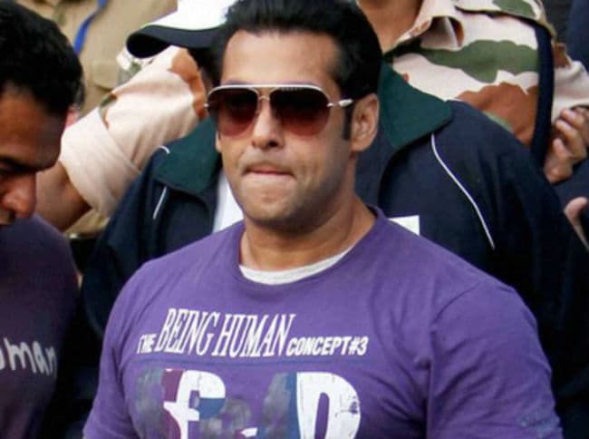 सलमान खान के घर पहुंचे आमिर खान, वीडियो