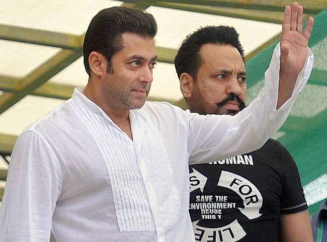 VIDEO: पूनम पांडे ने सलमान को कहा, हम साथ-साथ हैं