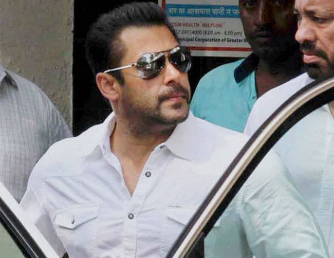 सिंगर अभिजीत और फराह खान पर मुजफ्फरपुर में प्राथमिकी