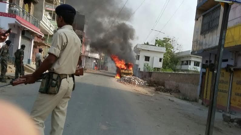 गया: दो युवकों की हत्या के विरोध में भीड़ ने पुलिस पर किया पथराव