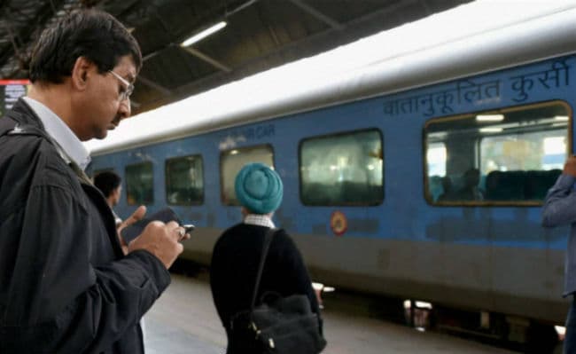 परिचालन लागत को पूरा नहीं कर पाने से रेलवे को 11,000 करोड़ का घाटा : कैग