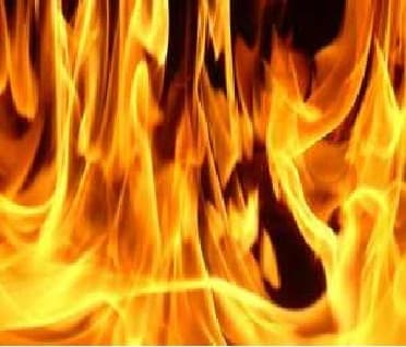 मुंबई के कोलाबा देवी इलाके में चार मंजिला इमारत में आग लगी, दो फायर ब्रिगेड कर्मचारी की मौत, दो की हालत गंभीर