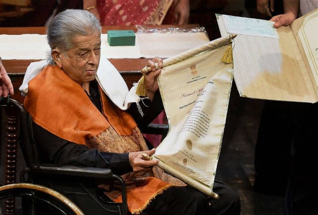 मशहूर अभिनेता शशि कपूर ''दादा साहेब फाल्के'' से सम्‍मानित...