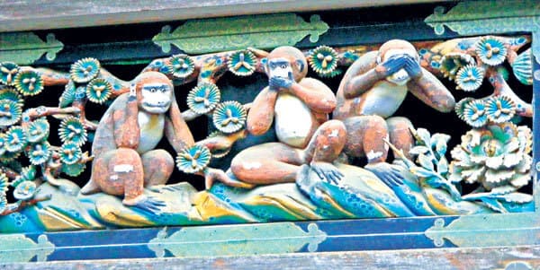 सब कुछ टूटता-बिखरता हुआ