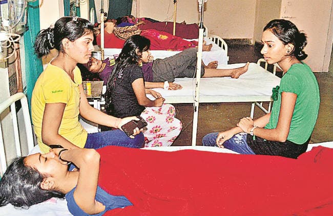 रिम्स : फूड प्वाइजनिंग से मची अफरा-तफरी, चार गंभीर,तीन दर्जन छात्राएं हुईं बीमार