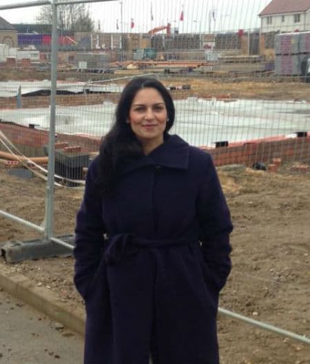 कैमरन कैबिनेट में भारतीय मूल की सांसद प्रीति पटेल बनी रोजगार मंत्री