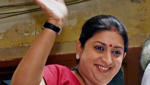 राहुल से पहले अमेठी के दौरे पर पहुंची स्मृति ईरानी