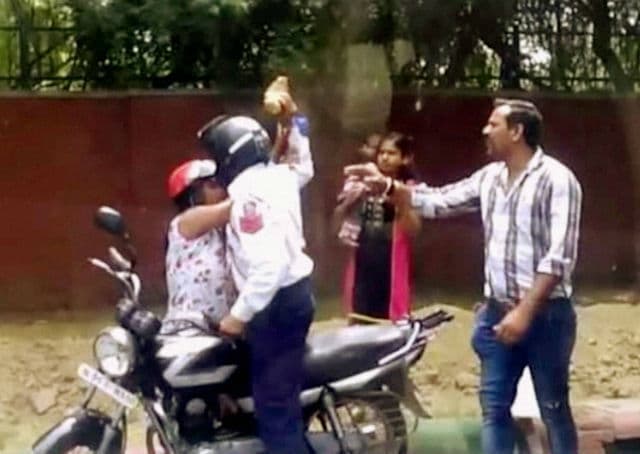 महिला को ईंट मारने के मामले में कोर्ट ने लिया संज्ञान कहा- पीडिता टीवी स्टार हो गयी है