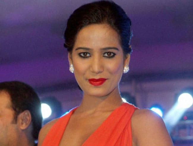 अजीत बोले, पूनम पांडे के करियर को नई उडान देगी ''हेलन''