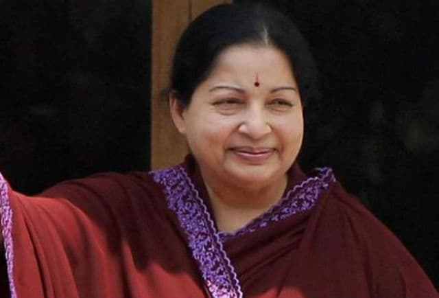 तमिलनाडु के सीएम पन्नीरसेल्वम जयललिता के घर पहुंचे, दे सकते हैं इस्तीफा