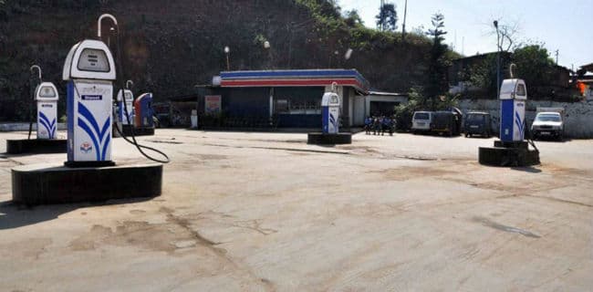 भारत में पाकिस्तान से महंगा है पेट्रोल लेकिन डीजल है सस्ता : मंत्री