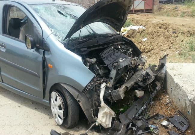 बिहार: कार के पलट जाने से पति-पत्नी की मौत, 3 बच्चे घायल