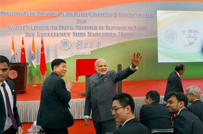 नरेंद्र मोदी के सम्मान में शंघाई में परोसे गये कमल के बीज, आम की क्रीम और शुद्ध शाकाहारी भोजन